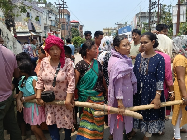 অভয়নগরে পথ অবরোধ