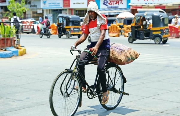 তীব্র দাবদাহের মধ্যেই স্বস্তির পূর্বাভাস, দক্ষিণবঙ্গে ঝড়-বৃষ্টির সম্ভাবনা