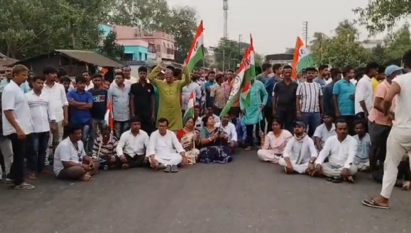 গোঘাট তৃণমূল কংগ্রেসের পথ অবরোধ