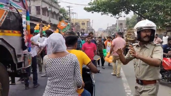 বিজেপি টিএমসি লড়াই