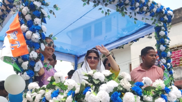 নবদ্বীপে ভোটের প্রচারে অভিনেত্রী শ্রাবন্তী চট্টোপাধ্যায়