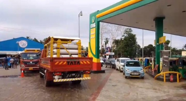 সিএনজি ফিলিং স্টেশন