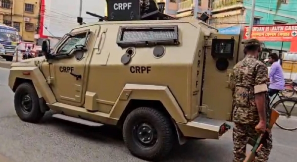 ঝাড়গ্রামে স্ট্রং রুমের নিয়ম বদল নিয়ে রাজনৈতিক বিতর্ক, বিক্ষোভে বিজেপি-তৃণমূল