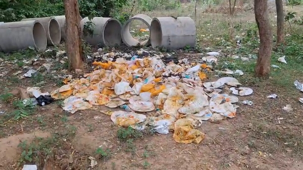 আবর্জনার দুর্গন্ধ