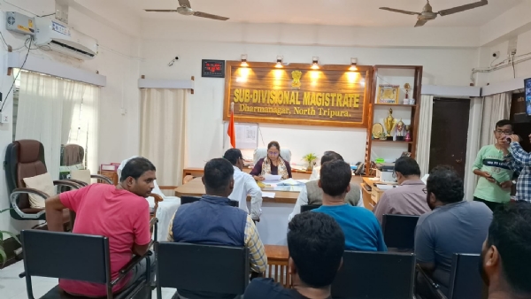 মহকুমাশাসককে ডেপুটেশন