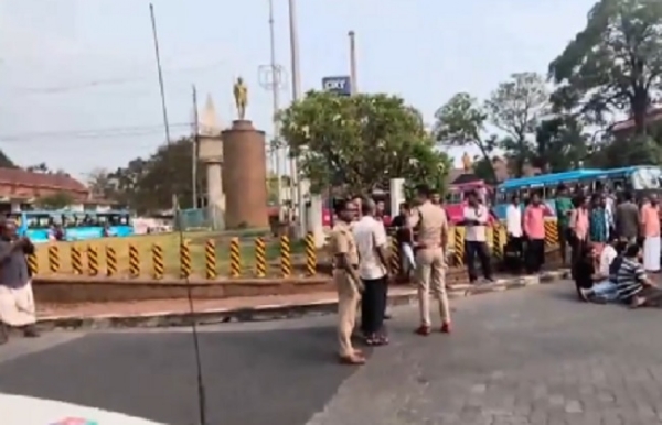 কেরলমে ১২ ঘণ্টার হরতাল, বিভিন্ন জায়গায় বিক্ষোভ প্রদর্শন