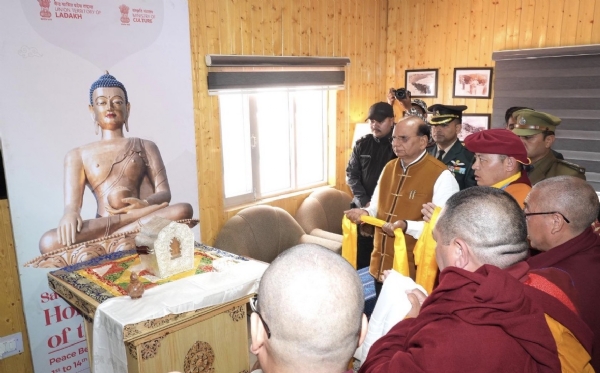 বিশেষ বিমানে লেহ-তে আনা হলো ভগবান বুদ্ধের পবিত্র দেহাবশেষ