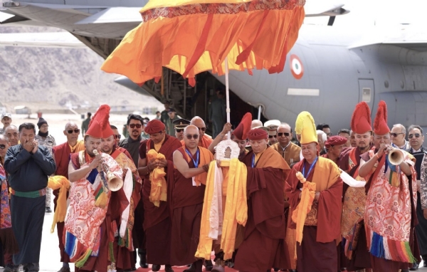 বিশেষ বিমানে লেহ-তে আনা হলো ভগবান বুদ্ধের পবিত্র দেহাবশেষ