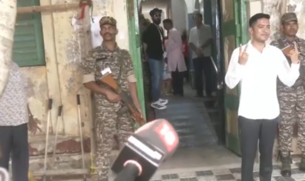 ভোট দিলেন অভিষেক