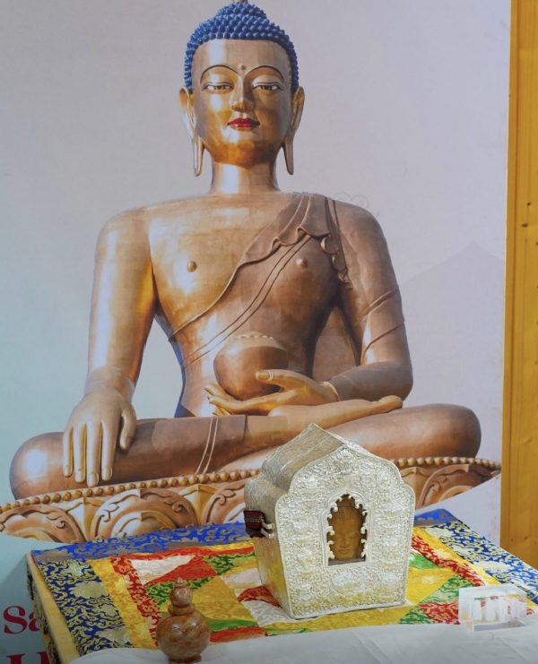 বিশেষ বিমানে লেহ-তে আনা হলো ভগবান বুদ্ধের পবিত্র দেহাবশেষ