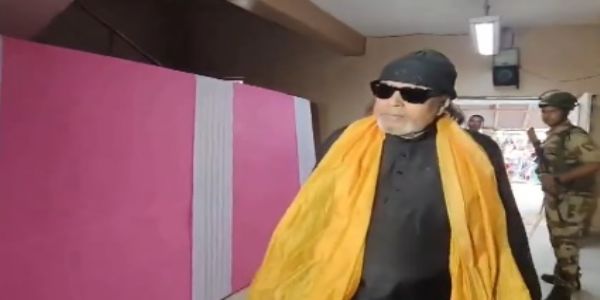 গণতন্ত্রের উৎসবে শামিল হয়ে ভোট দিলেন মিঠুন চক্রবর্তী