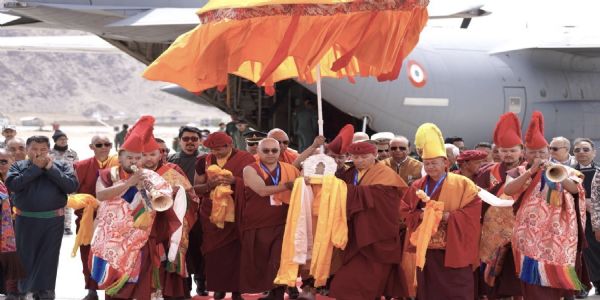 বুদ্ধের পবিত্র অবশেষ লেহে পৌঁছল, লাদাখ জুড়ে উৎসবের আবহ