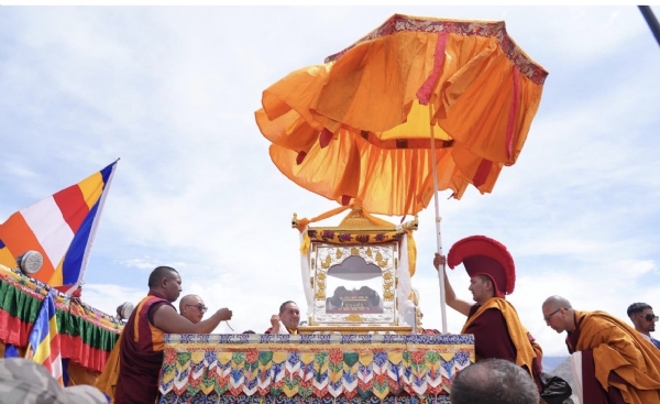 বিশেষ বিমানে লেহ-তে আনা হলো ভগবান বুদ্ধের পবিত্র দেহাবশেষ