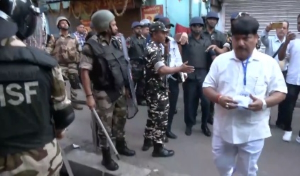 ভোট দিলেন অর্জুন সিং, বললেন বাংলা পরিবর্তনের পথে