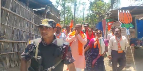 মুচিয়া গ্রাম পঞ্চায়েতে বাড়ি বাড়ি প্রচারে বিজেপি প্রার্থী গোপাল চন্দ্র সাহা