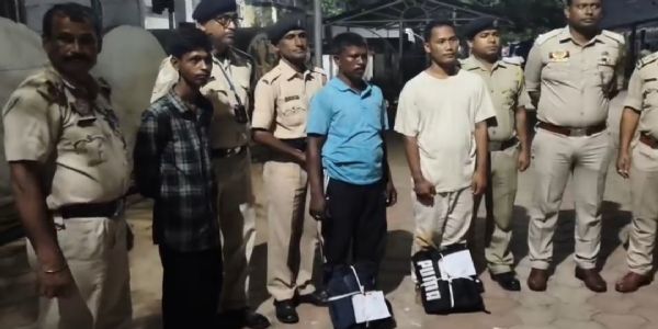 বহিঃরাজ্যে পাচারের আগে আগরতলা রেলস্টেশনে গাঁজাসহ ধৃত দুই যুবক