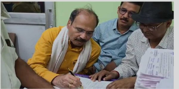 বহরমপুরে মনোনয়নপত্র দাখিল করলেন অধীর চৌধুরী, হলফনামায় প্রকাশ পেল বিপুল সম্পত্তির খতিয়ান