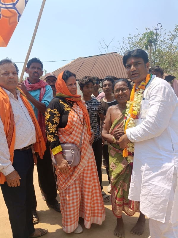 জেলার শিল্পাঞ্চল হিসাবে খ্যাত বড়জোড়া আসনে তৃনমূলকে হারিয়ে বিজেপির অনূকূলে আনতে মরীয়া বিজেপি প্রার্থী বিলেশ্বর সিনহা।