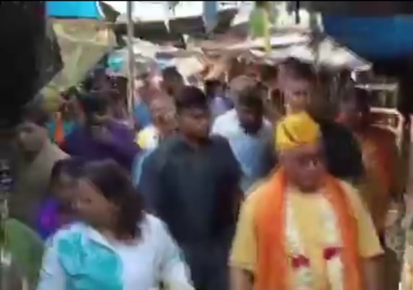 খড়গপুরে চা-পে চর্চায় দিলীপ ঘোষ, বিঁধলেন তৃণমূলকে