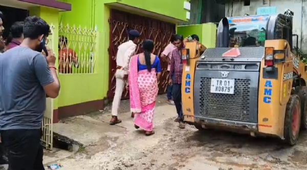 দখলমুক্ত করা হল রাস্তা দখলমুক্ত করা হল রাস্তা