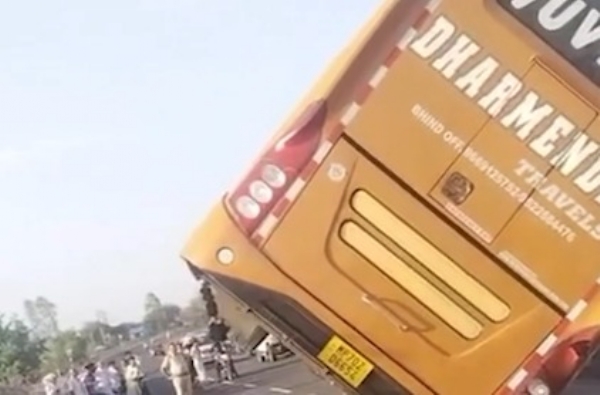 মধ্যপ্রদেশের রাজগড়ে বাস উল্টে মৃত ৩, আহত কমপক্ষে ২৭ জন