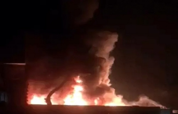 ফতেহাবাদে জিনিসপত্রের দোকানে অগ্নিকান্ড,লক্ষাধিক টাকার ক্ষতি