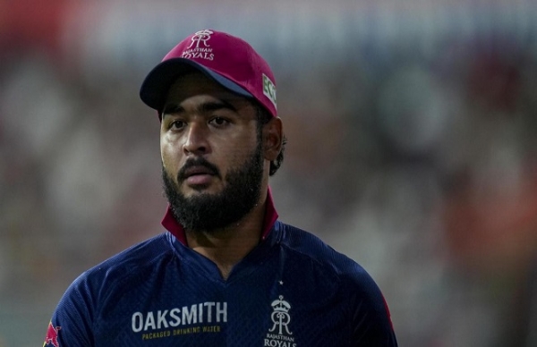 আইপিএল ২০২৬: ড্রেসিংরুমে ভ্যাপিং করায় ম্যাচ ফি-র ২৫ শতাংশ জরিমানা করা হয়েছে রিয়ান পরাগকে