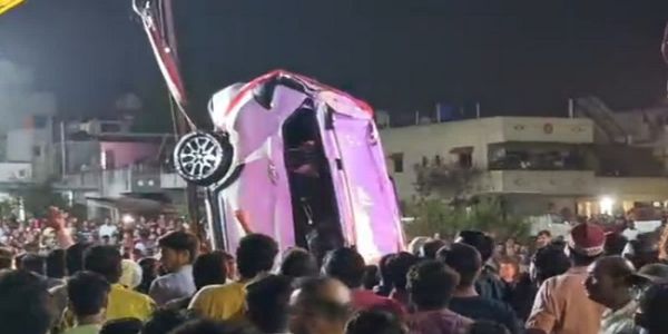 (আপডেট) নাসিকে মর্মান্তিক দুর্ঘটনা, কুয়োয় গাড়ি পড়ে গিয়ে মৃত ৯