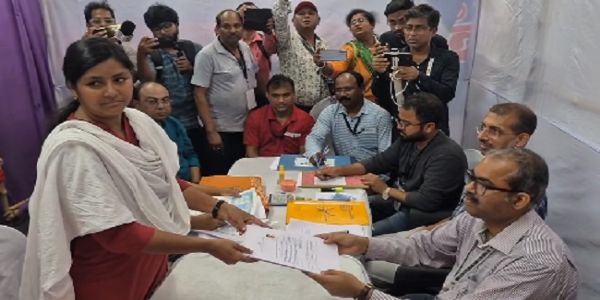 মনোনয়ন জমা উত্তরপাড়ার সিপিএম প্রার্থী মীনাক্ষী মুখোপাধ্যায়ের