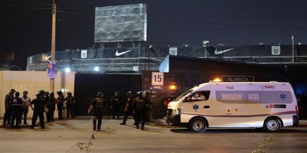 পেরুর আলেহান্দ্রো ভিলানুয়েভা স্টেডিয়ামে মর্মান্তিক দুর্ঘটনা, কাঠামো ধসে একজন নিহত ও ৪৭ জন আহত