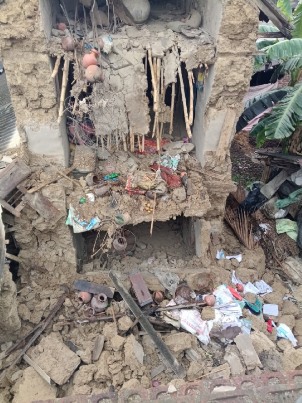 গোঘাটে ভাঙলো মাটির বাড়ি