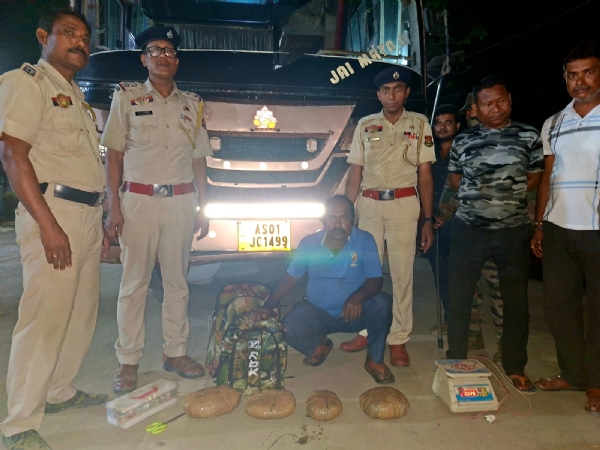 গাঁজা সহ গ্রেফতার গাঁজা সহ গ্রেফতার