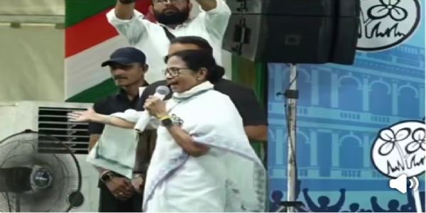 নেটনাগরিকদের প্রতিক্রিয়ায় ভাসল শুভেন্দুর মমতার কথা ও ভঙ্গীর সচিত্র পোস্ট