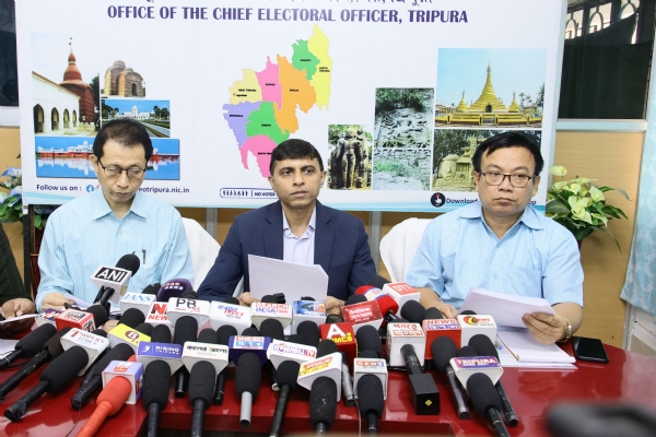 সিইও-র সাংবাদিক সম্মেলন সিইও-র সাংবাদিক সম্মেলন