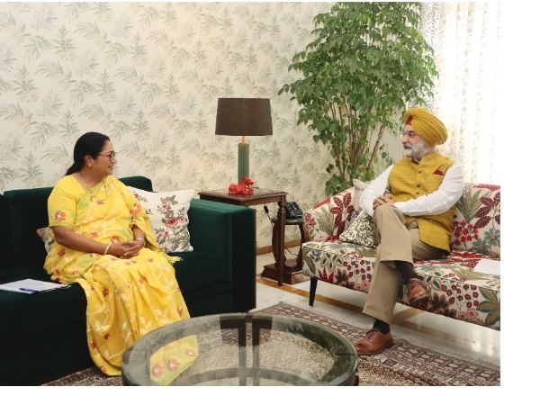 উপরাজ্যপালের সঙ্গে মুখ্যমন্ত্রীর সাক্ষাৎ উপরাজ্যপালের সঙ্গে মুখ্যমন্ত্রীর সাক্ষাৎ