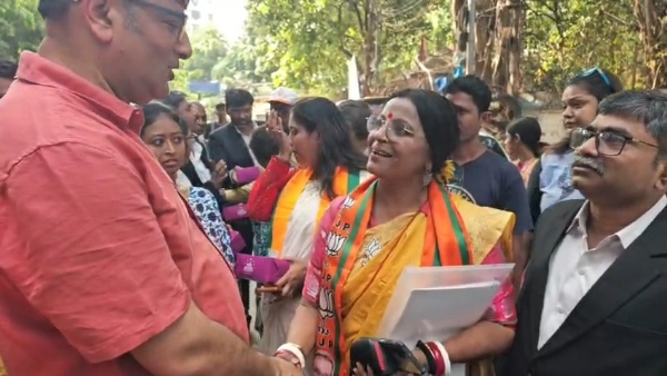 পাপিয়া অধিকারী পাপিয়া অধিকারী