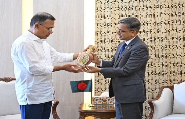 বাংলাদেশের প্রধানমন্ত্রীর সঙ্গে ঢাকায় সৌজন্য সাক্ষাৎ ভারতীয় হাই কমিশনারের