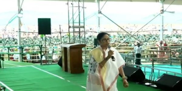 বিজেপি মিথ্যে কথার ফুলঝুরি, চাকদহে কটাক্ষ মমতার