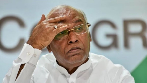 মল্লিকার্জুন খাড়গে (ফাইল ফটো) মল্লিকার্জুন খাড়গে (ফাইল ফটো)