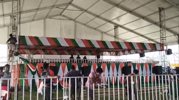 তৈরি হচ্ছে মমতা ব্যানার্জির সভার মঞ্চ তৈরি হচ্ছে মমতা ব্যানার্জির সভার মঞ্চ