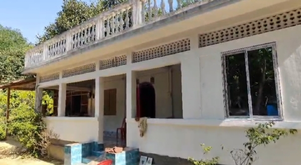 ঘরে ঢুকে লুটপাট ঘরে ঢুকে লুটপাট