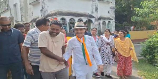 মধুপুরে জোর প্রচার অধীরের, ‘ঘরের ছেলে’কে দেখতে ভিড় সাধারণ মানুষের