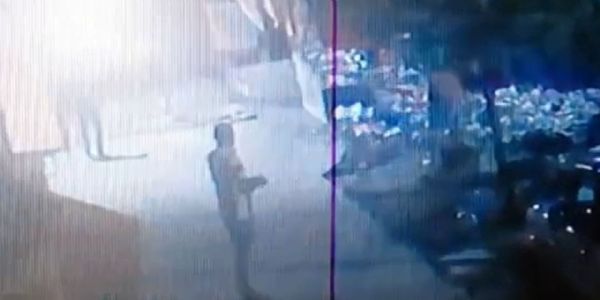 তৃণমূল নেতার বাড়িতে পাথর ছোড়ার অভিযোগে উত্তেজনা ব্যান্ডেলে