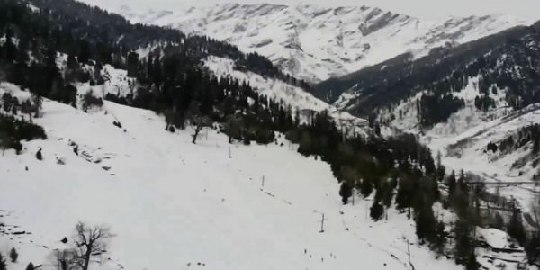 হিমাচলে বৃষ্টি, কাশ্মীর তুষারপাতের পর তাপমাত্রায় হ্রাস