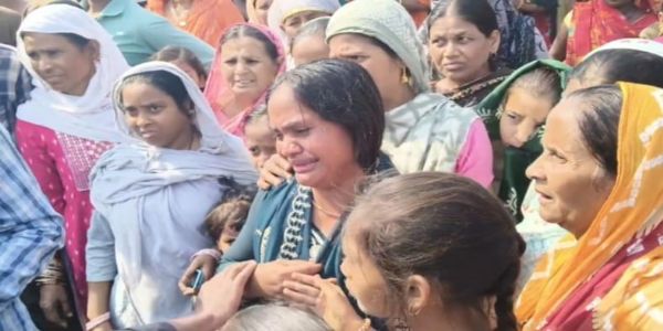 ট্রাক্টরের ধাক্কায় মৃত্যু, ইটবোঝাই গাড়ির তলায় পিষ্ট ব্যক্তি