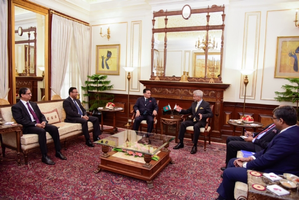 জয়শঙ্করের সঙ্গে বৈঠকে ডিজেল ও সার সরবরাহ বাড়ানোর আর্জি বাংলাদেশের বিদেশমন্ত্রীর