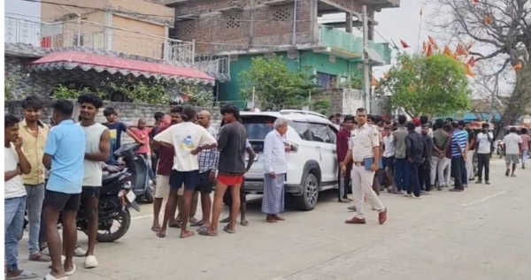 বেপরোয়া গাড়ির ধাক্কায় গুরুতর জখম তিন স্কুলপড়ুয়া