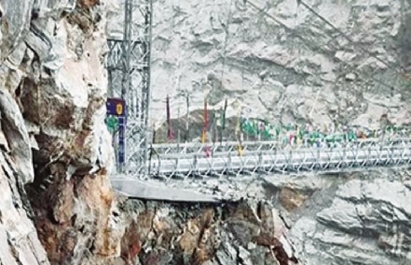 লাচেনে আটকে পড়া পর্যটকদের উদ্ধারকাজ শুরু