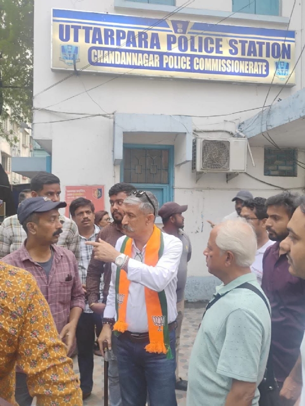 থানায় দীপাঞ্জন  চক্রবর্তী