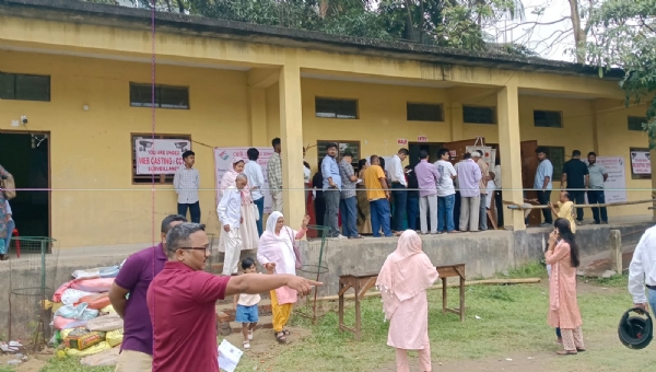 গুয়াহাটির বড়সজাই হাইস্কুলের একটি বুথ